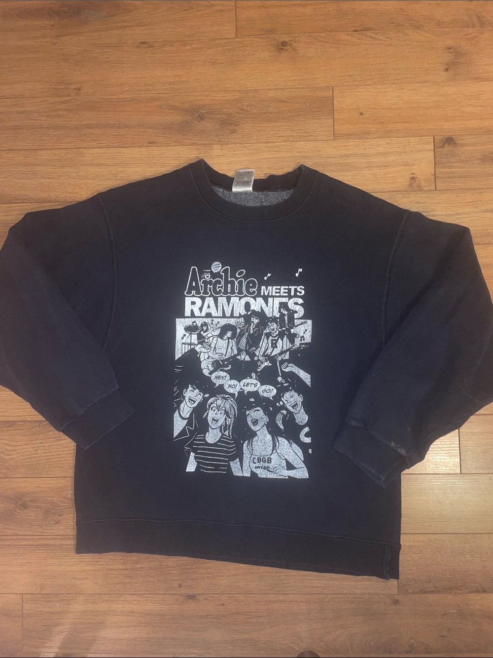 RARE FIND!! Very cool ARCHIES MEET RAMONES CBGB’s Fruit of the Loom Sweatshirt